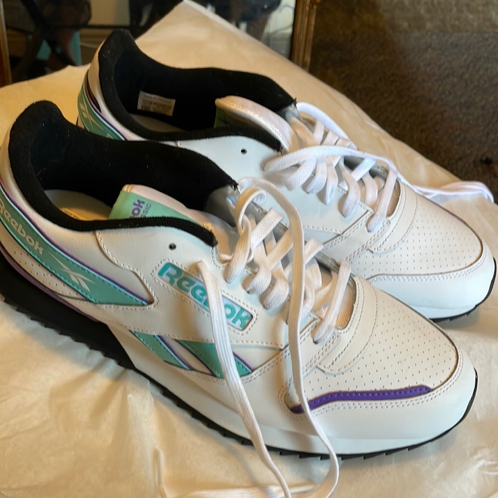 NWOT Reebok sneakers Womens size 11 aqua blue accents - Picture 1 of 11